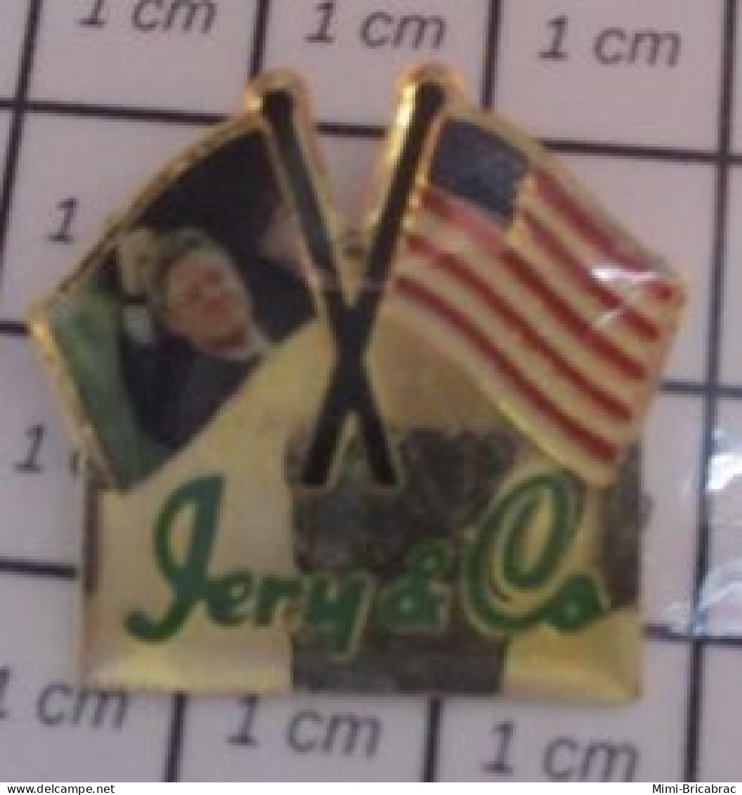 613c  Pin's Pins / Beau Et Rare / PERSONNES CELEBRES / DRAPEAUX USA BILL CLINTON JERY & CO Where Is Monica ? - Personnes Célèbres