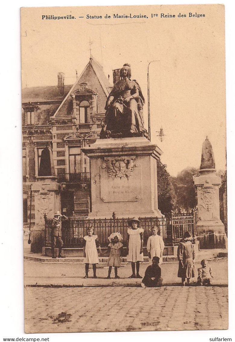 Carte Postale. PHILIPPEVILLE. Statue De Marie-Louise . Première Reine Des Belges. - Philippeville