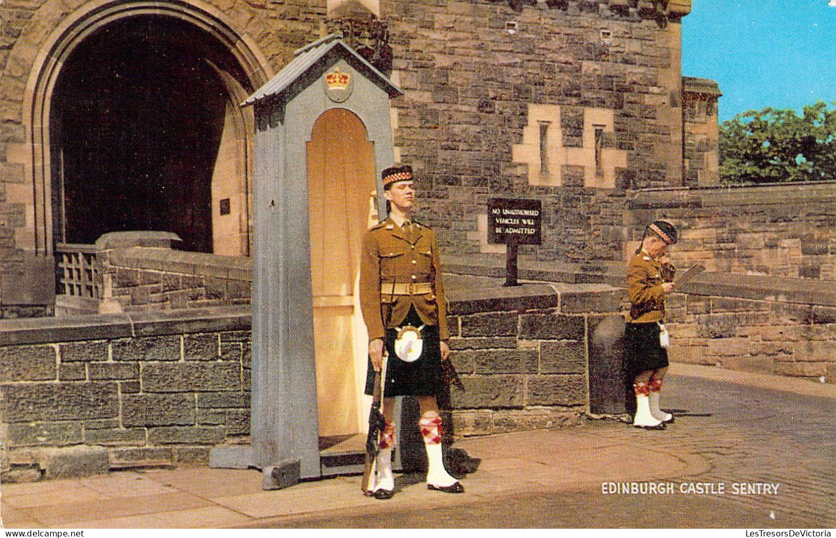 ECOSSE - Edinburgh Castle Sentry - Carte Postale Ancienne - Andere & Zonder Classificatie