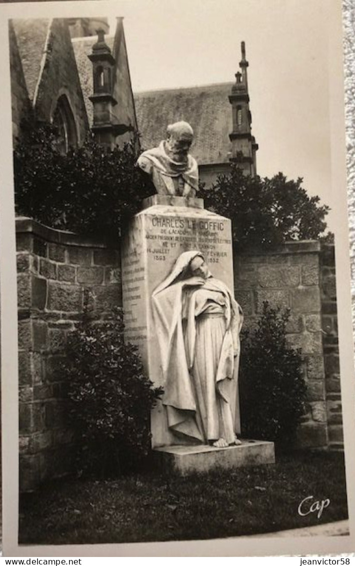 49 Lannion  Statue De Charles Le Goffic  Poète Breton (Jean Boucher, Stat.) - Lannion