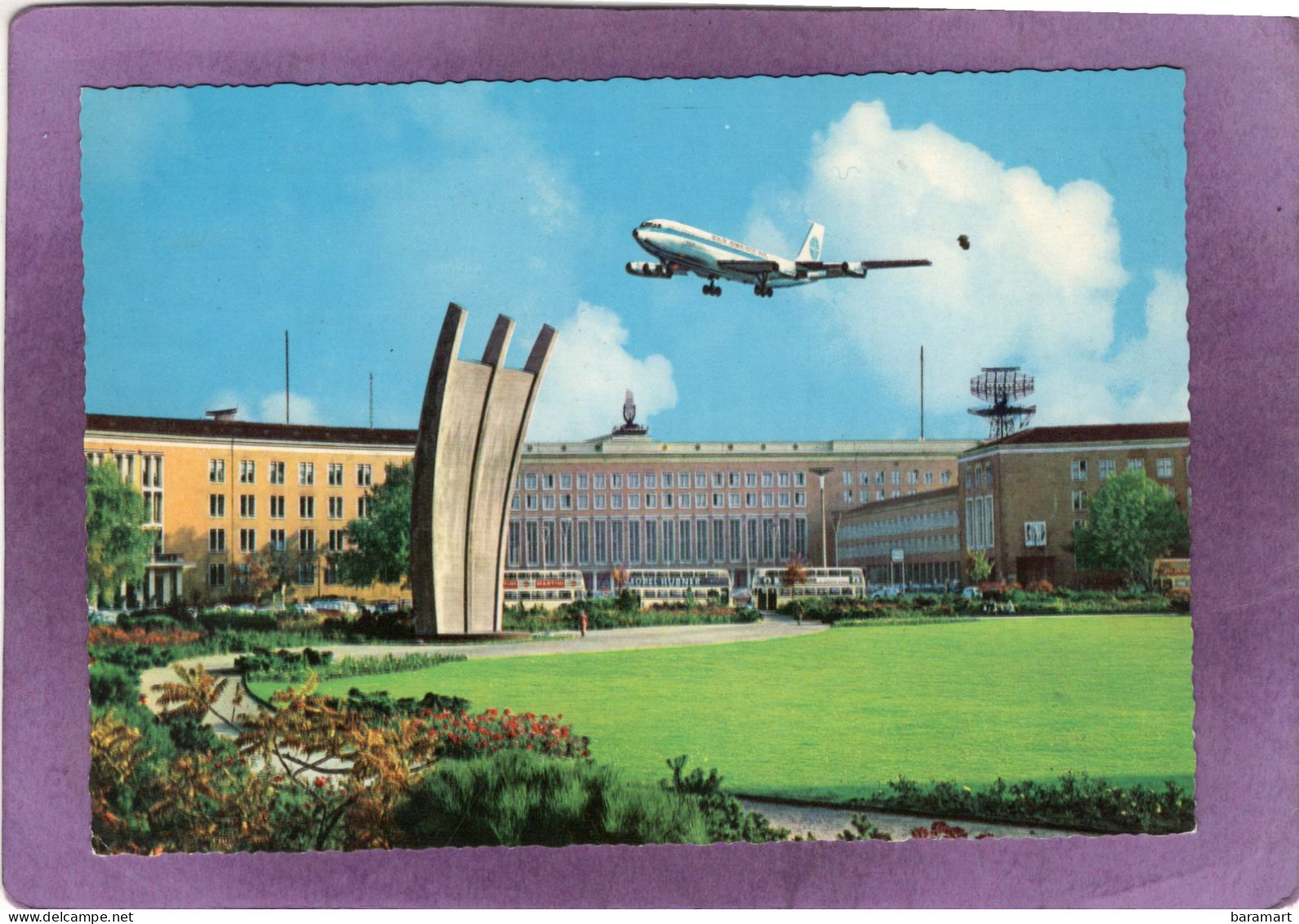 BERLIN Flughafen Tempelhof Platz Der Luftbrücke Mit Luftbrückendenkmal - Tempelhof