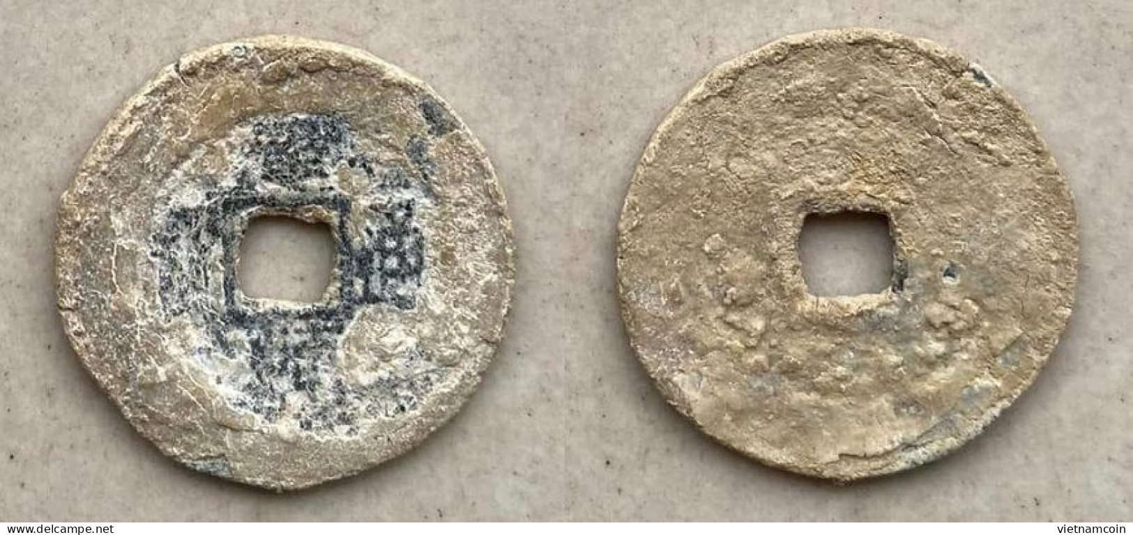 Ancient Annam Coin Kien Thuan Thong Bao (zinc Coin) Broad Rim  THE NGUYEN LORDS (1558-1778) - Viêt-Nam