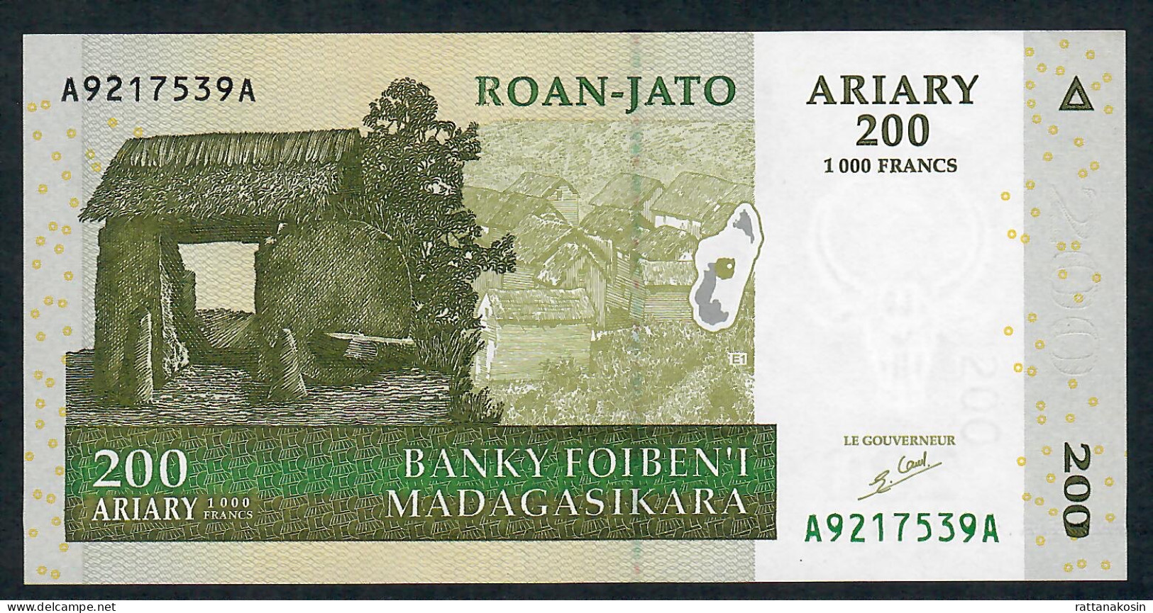 MADAGASCAR P87a 200ARIARY = 1000 FRANCS 2004 #A/A FIRST PREFIX/FIRST SUFFIX Sign.5   AU Central Vertical Fold - Madagaskar