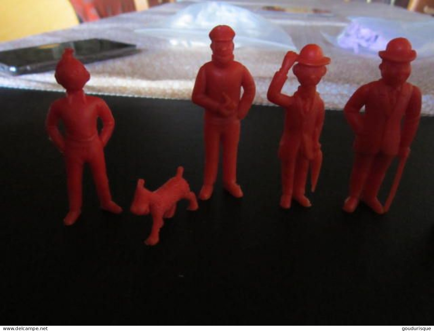 16 FIGURINES TINTIN ESSO BELGES MONOCHROME PUBLICITAIRE SERIE ROUGE COMPLETE - Tintin