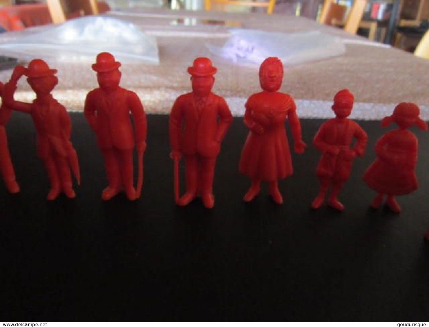 16 FIGURINES TINTIN ESSO BELGES MONOCHROME PUBLICITAIRE SERIE ROUGE COMPLETE - Tintin