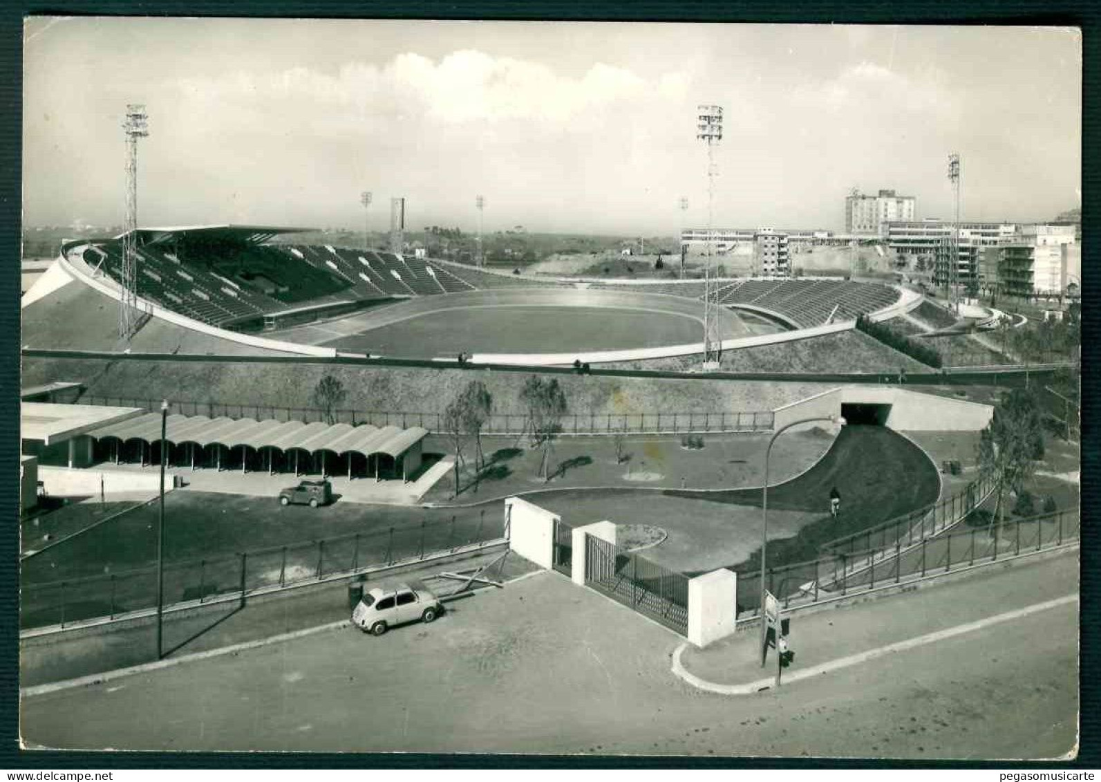 CLZ115 - ROMA - E.U.R. VELODROMO OLIMPICO ANIMATA AUTO CAR 1950 CIRCA - Estadios E Instalaciones Deportivas