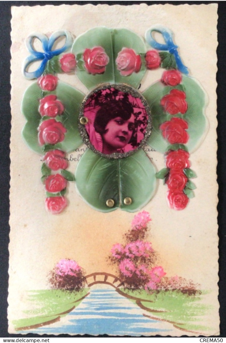 Bonne Année. Carte à Système, Tréfle Avec Roses En Rodoïd, Portrait Dans Médaillon - A Systèmes