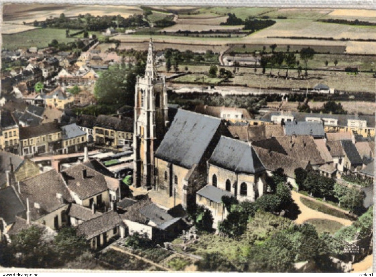 FAUQUEMBERGUES  LA PLACE DE L'EGLISE - Fauquembergues