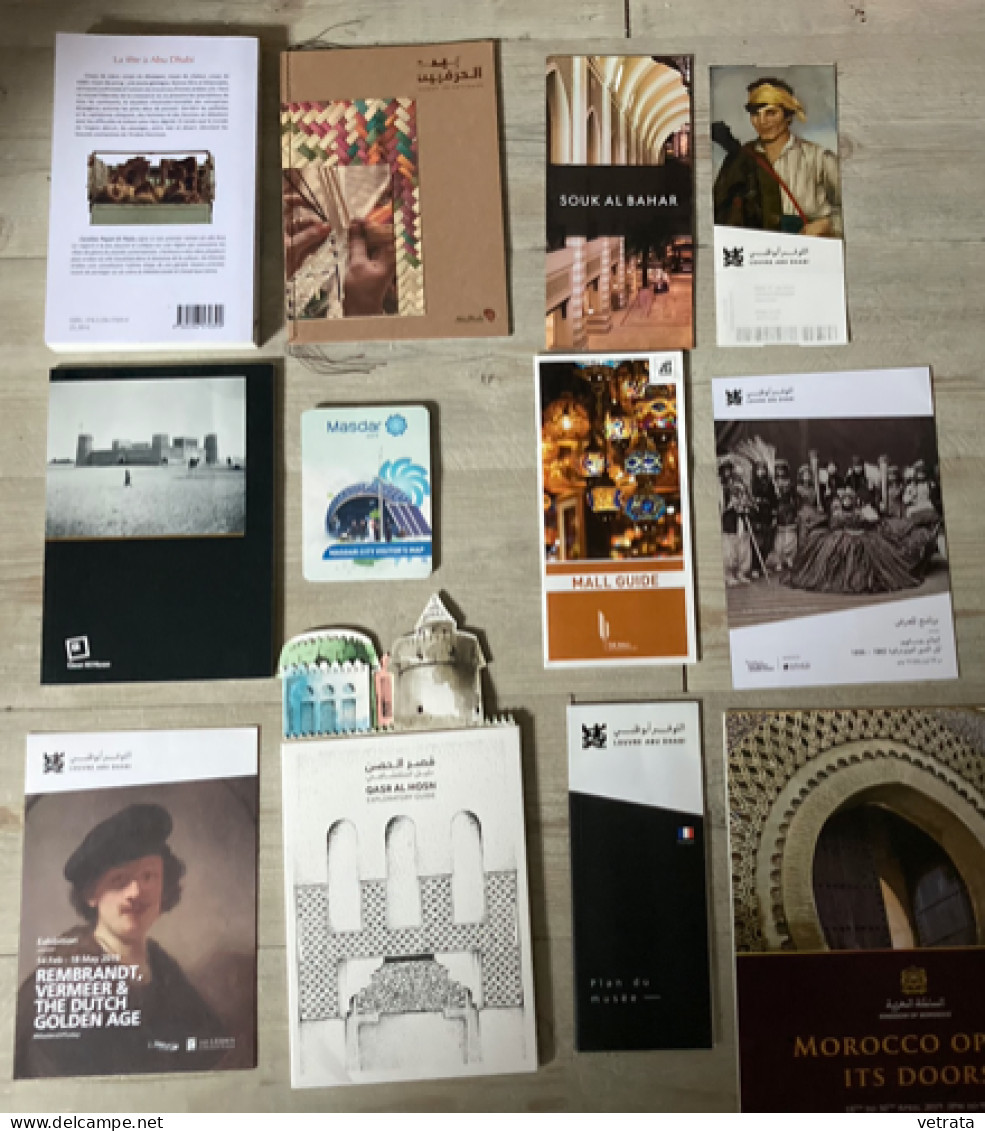 Abu Dhabi / Dubaï = 1 Livre / 10 Documents & 4 Magazines (Louvre-Souk Al Bahar-Qasr Al Hosn-House Of Artians-Masdar City - Asia