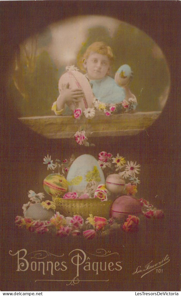 Pâques - Enfant Et Ses Oeufs De Pâques Fleuris - Carte Postale Animée - Ostern