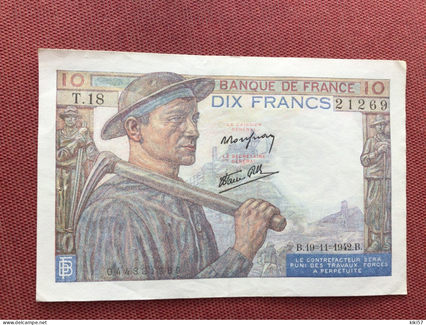 FRANCE Billet De 10 Francs Mineur 19/11/1942 ( 3 Petits Trous D’épingle) Sinon Superbe - 10 F 1941-1949 ''Mineur''