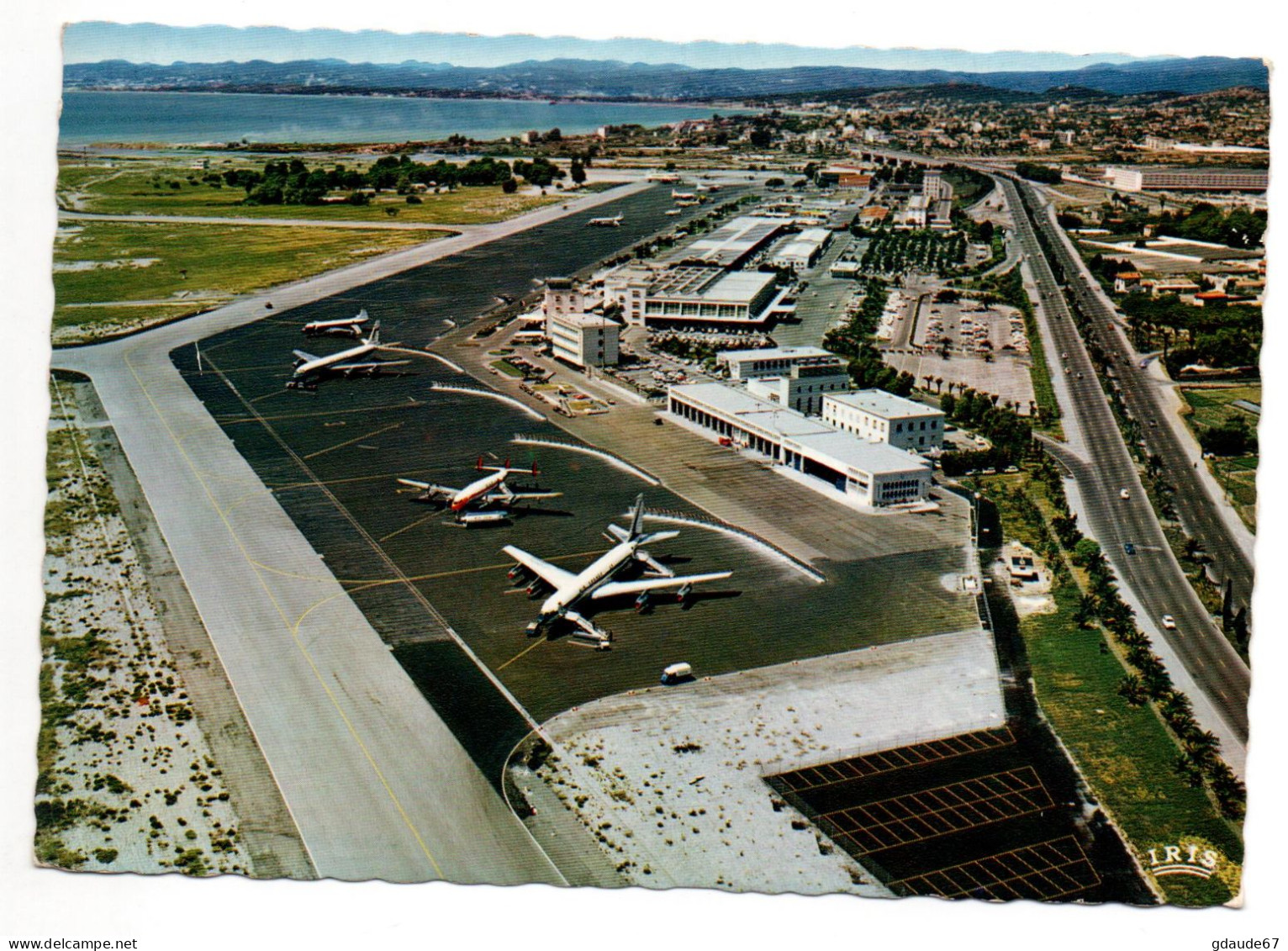 NICE (06) - CPSM GRAND FORMAT - L'AEROPORT - VUE PRISE VERS CAGNES ET ANTIBES - Transport (air) - Airport