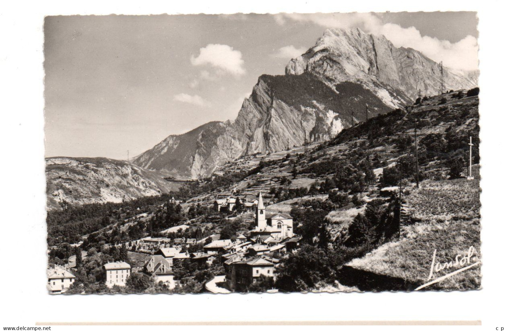 Saint Michel De Maurienne - L'Eglise Et Cimetiere Militaire   - Au Fond , La Croix Des Tetes    -  CPSM°J - Saint Michel De Maurienne