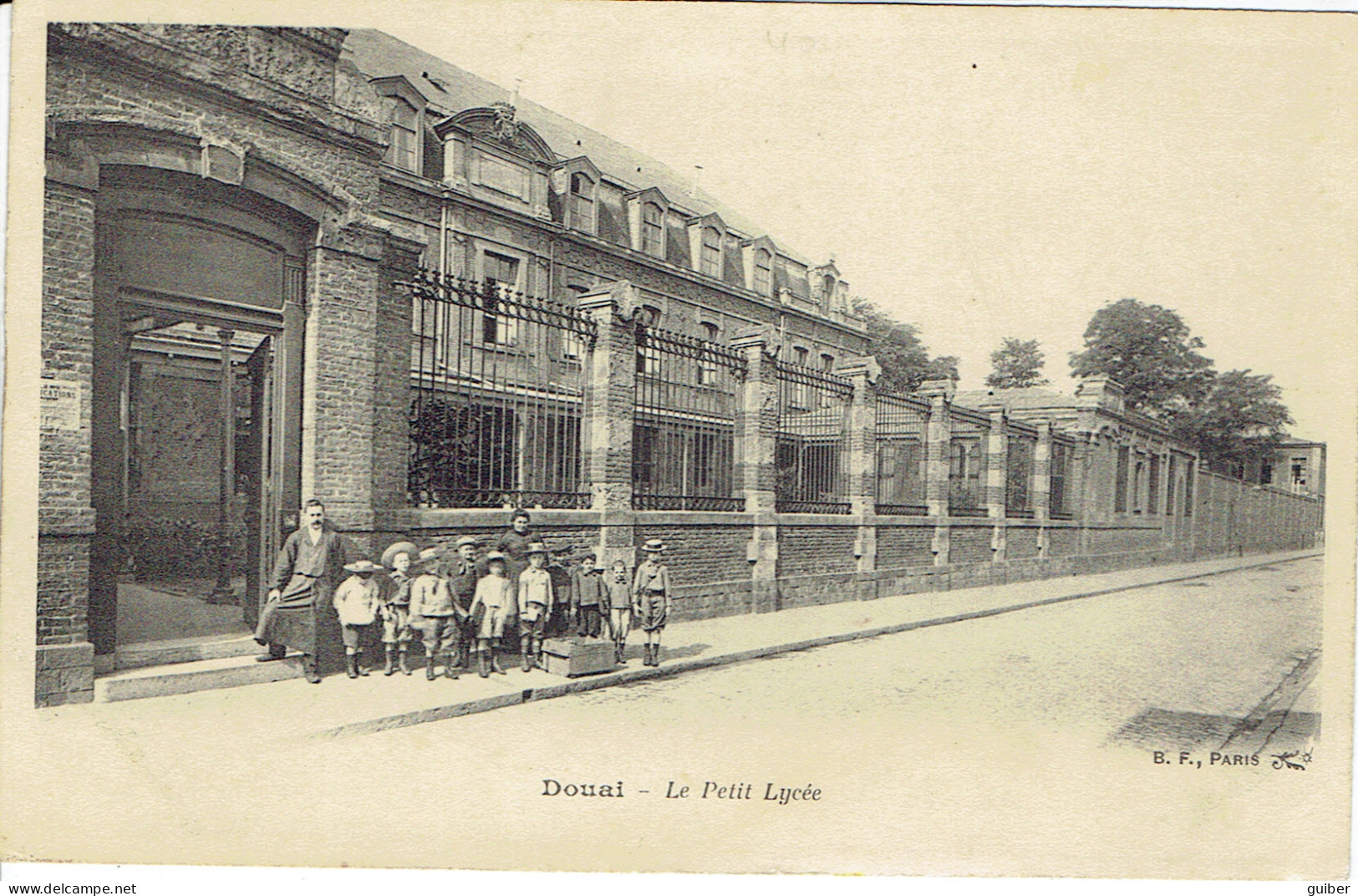 59 Douai Le Petit Lycée Animation 1910 - Douai