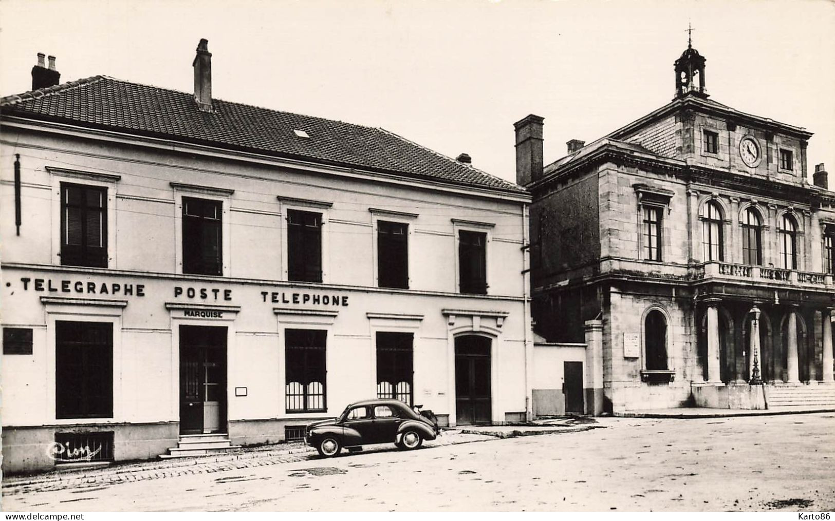 Marquise * Place Et Les PTT * Poste Et Hôtel De Ville * Automobile Ancienne - Marquise