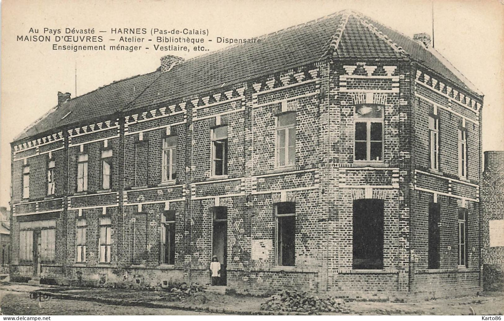 Harnes * Maison D'Oeuvres * Atelier , Bibliothèque , Dispensaire , Enseignement Ménager , Vestiaire * Enfant Villageois - Harnes