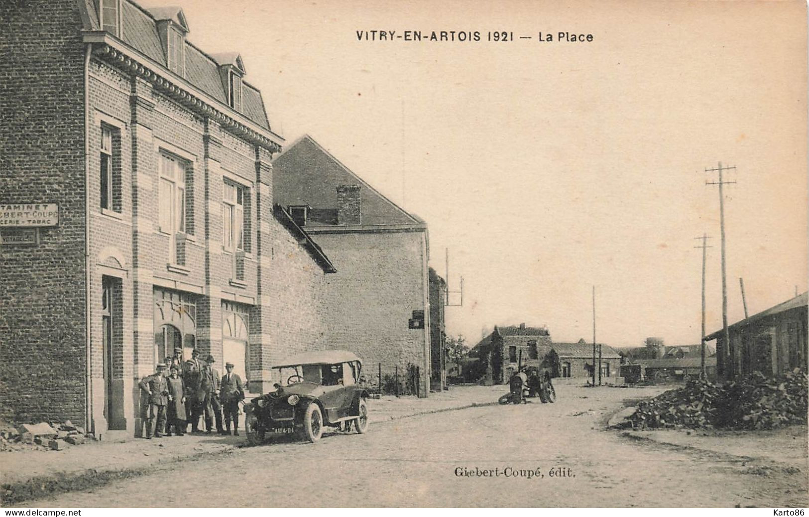 Vitry En Artois * La Place Du Village * Tabac Estaminet ...EBERT COUPE * Commerce Magasin Débit De Tabac Tabacs Auto - Vitry En Artois