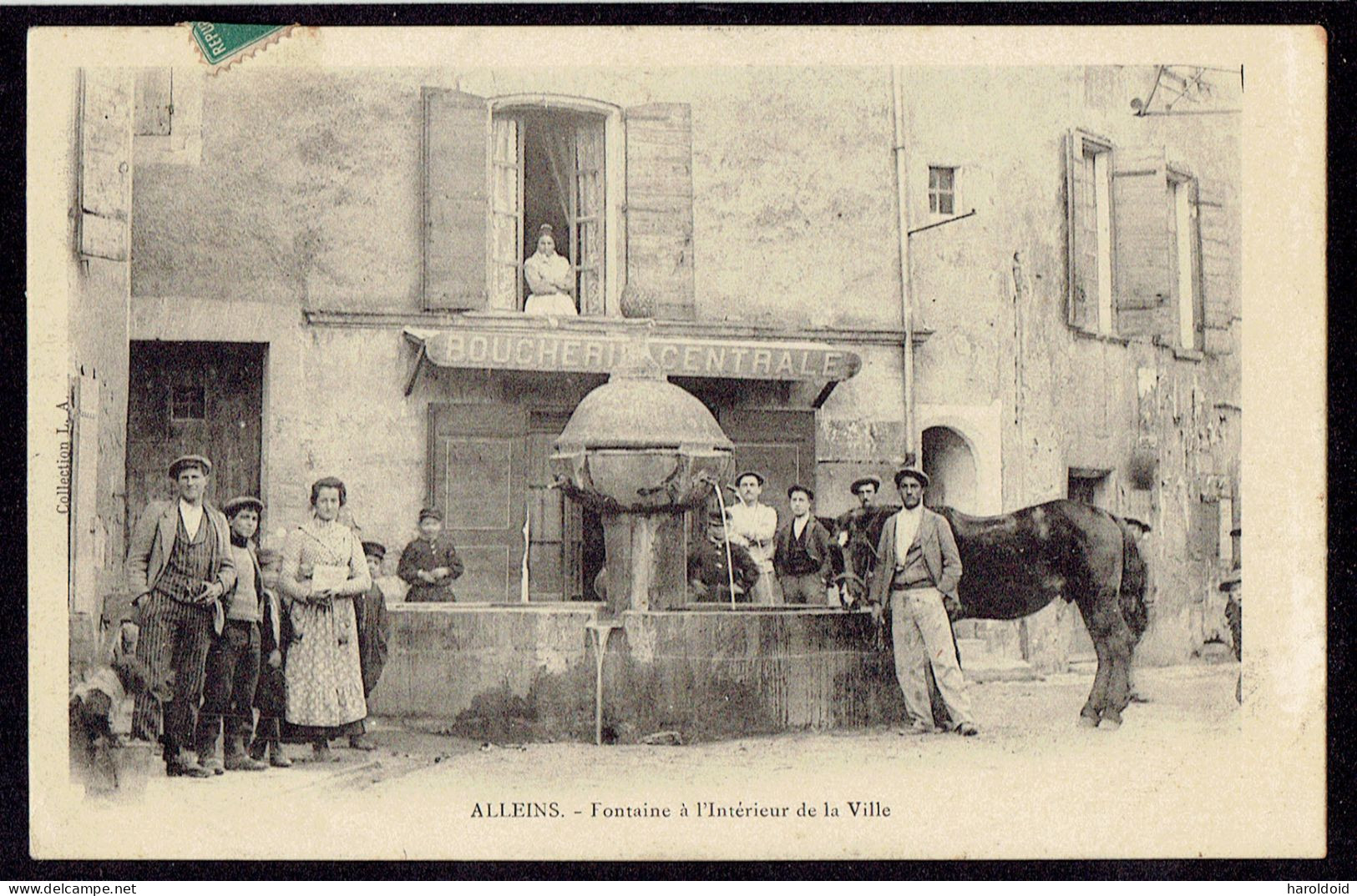 CPA 13 - ALLEINS - FONTAINE A L'INTERIEUR DE LA VILLE - Alleins