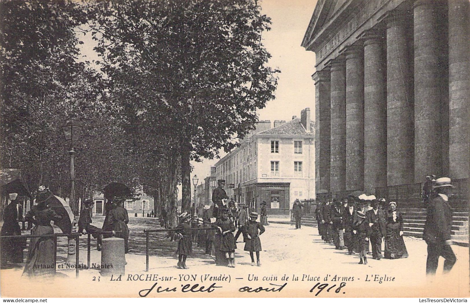 FRANCE - 85 - LA ROCHE SUR YON - Un Coin De La Place D'Armes - L'église - Carte Postale Ancienne - La Roche Sur Yon