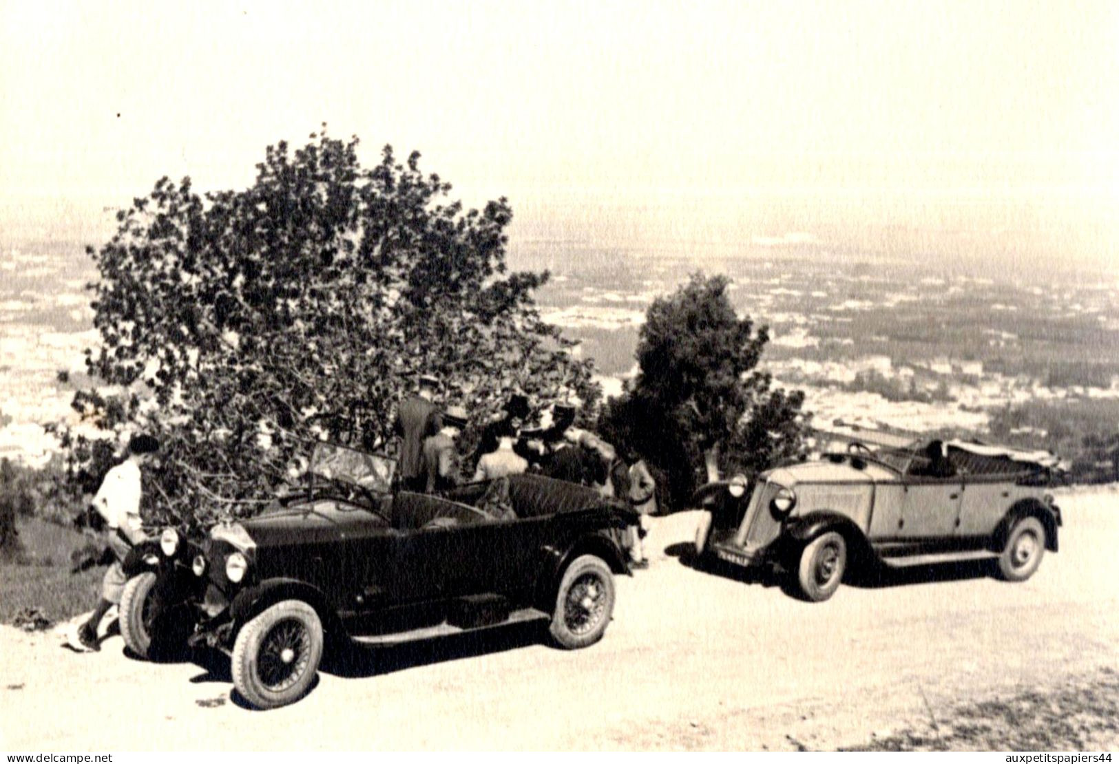 2 Gdes Photos Orig. Maroc Ou Algérie, Hommes & Gendarme En Uniforme Renault Vivasix Cabriolet (1927-1930) & Autre Auto - Cars