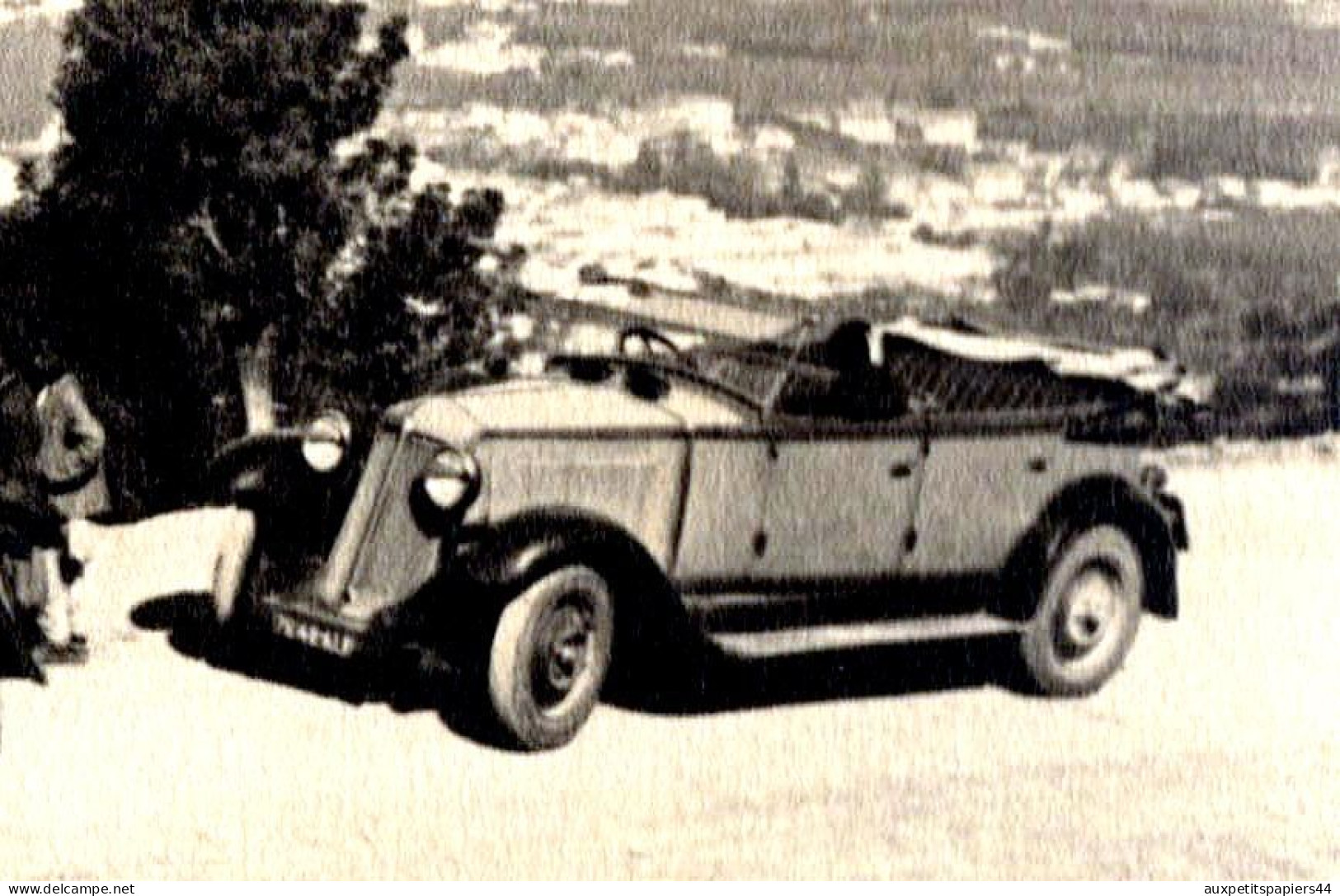 2 Gdes Photos Orig. Maroc Ou Algérie, Hommes & Gendarme En Uniforme Renault Vivasix Cabriolet (1927-1930) & Autre Auto - Cars