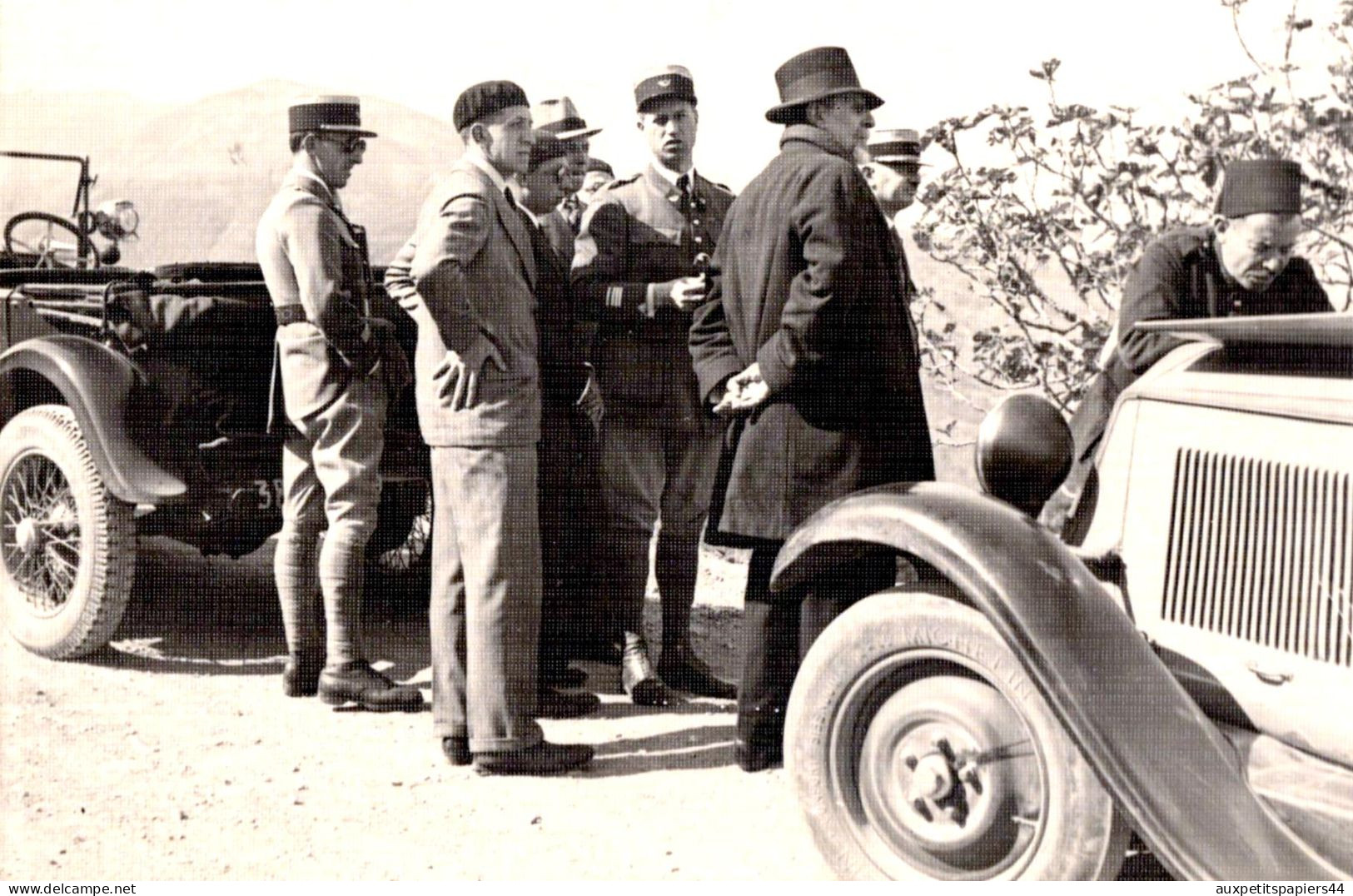 2 Gdes Photos Orig. Maroc ou Algérie, Hommes & Gendarme en Uniforme Renault vivasix cabriolet (1927-1930) & Autre Auto