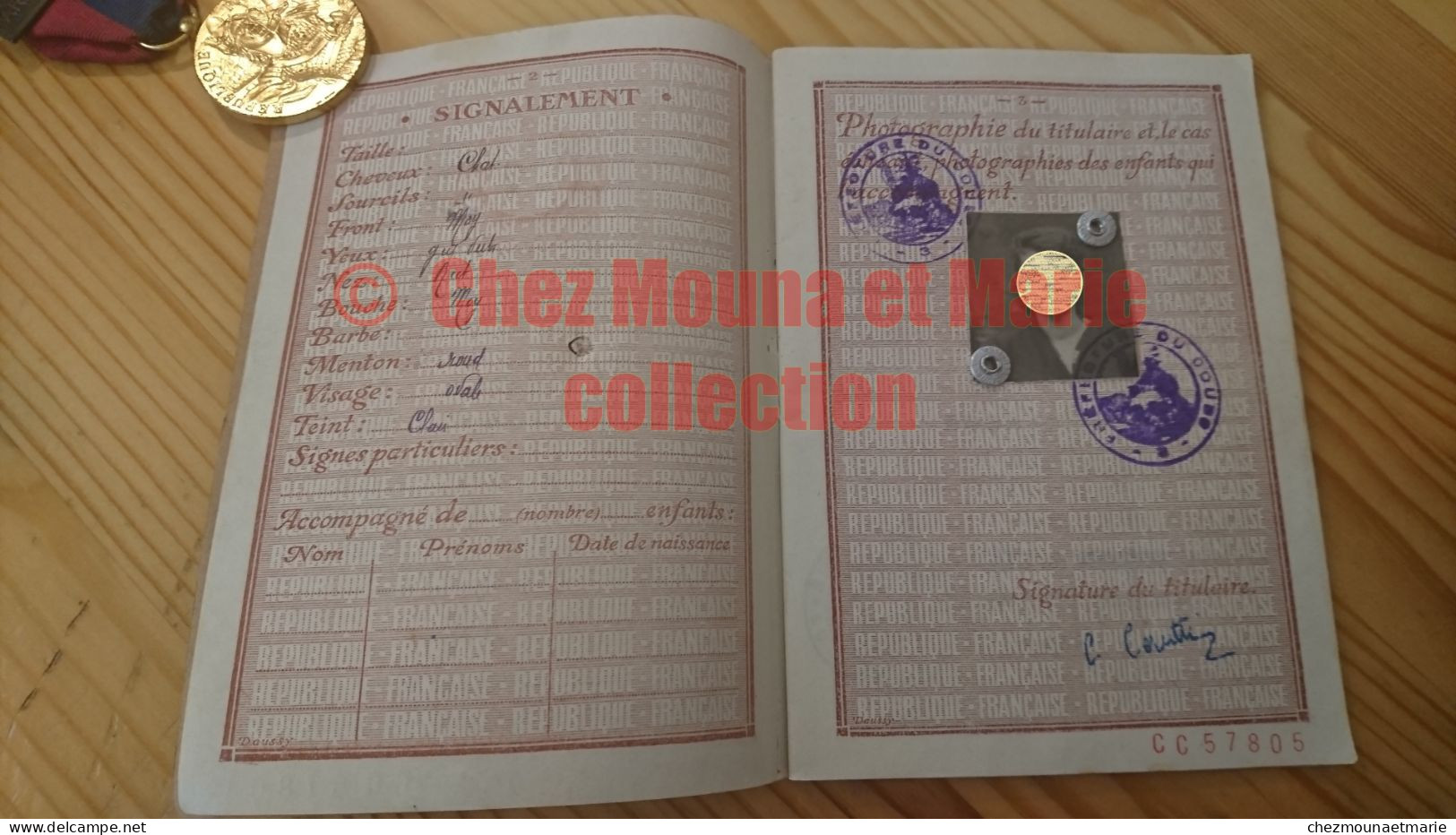 1950 PASSEPORT BESANCON CERUTTI CHRISTIANE NEE EN 1933 OUVRIERE D USINE - Historical Documents