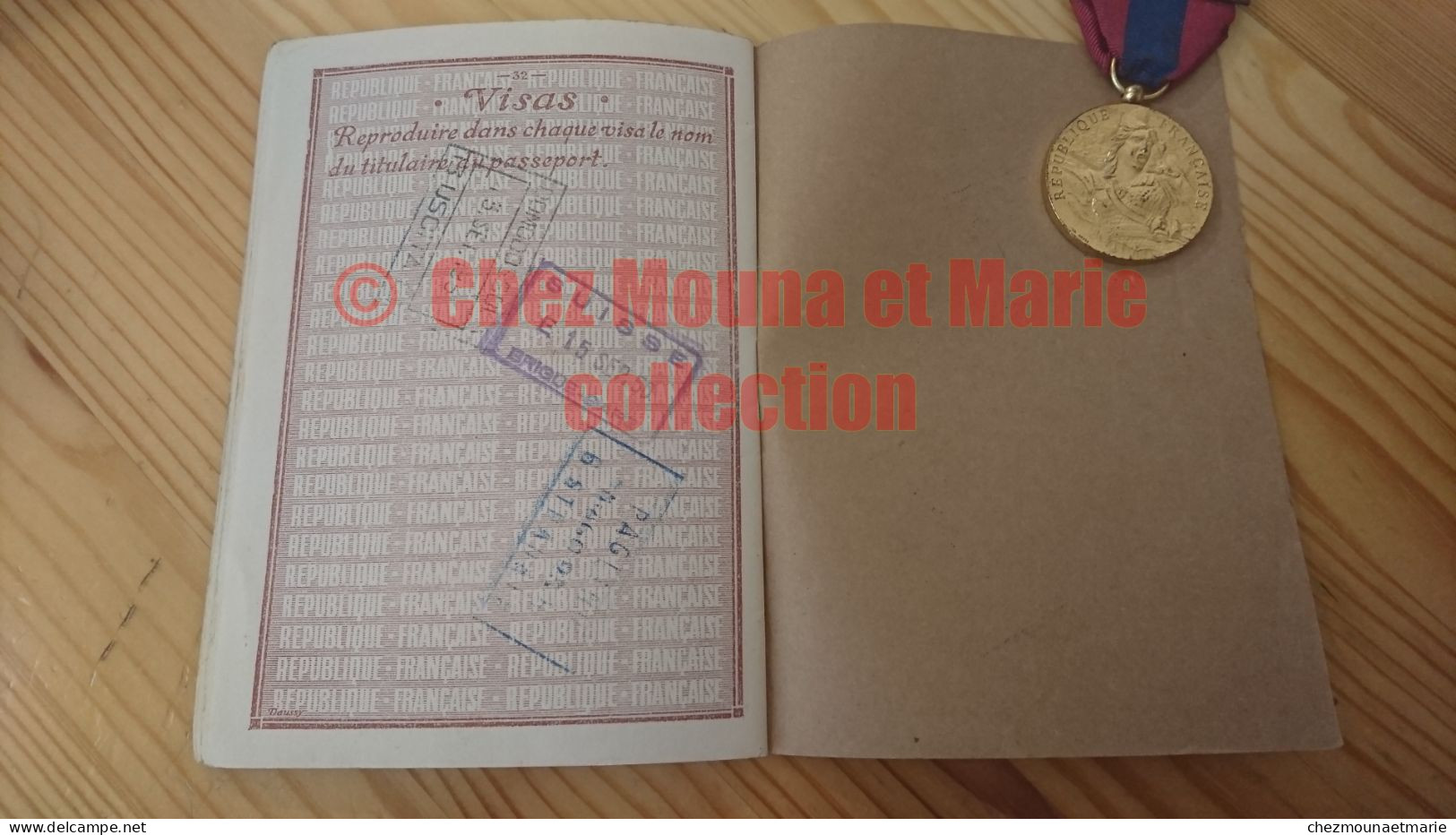 1950 PASSEPORT BESANCON CERUTTI CHRISTIANE NEE EN 1933 OUVRIERE D USINE - Historische Dokumente