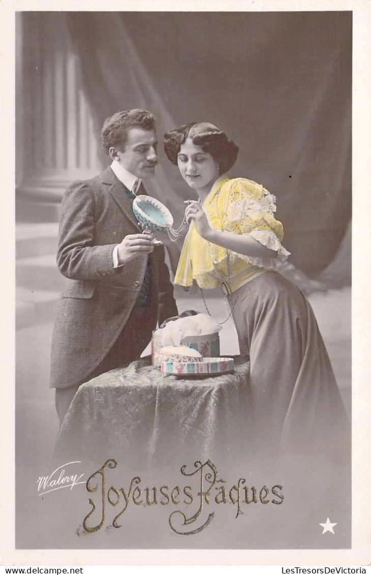 Pâques - Couple Avec Boite élégante - Cartes Postales Anciennes - Ostern