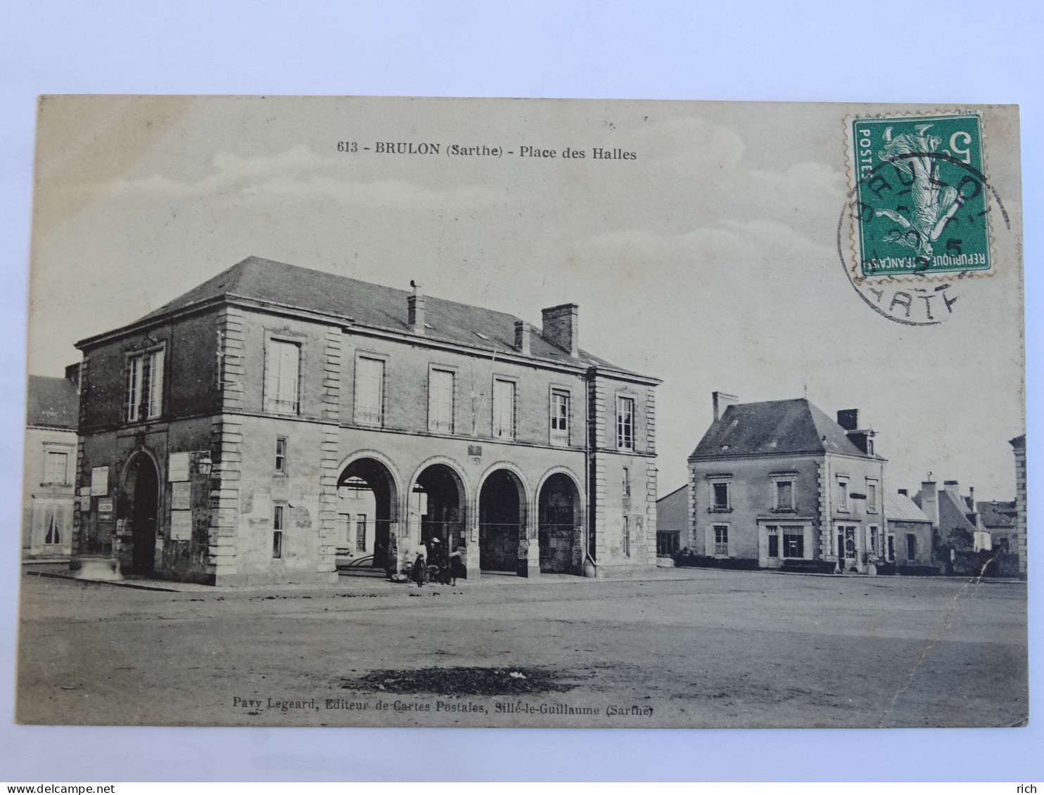 CPA 72 Sarthe - BRULON - Place Des Halles - Brulon