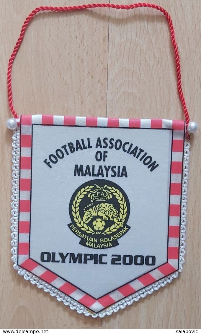 Football Association Of Malaysia Federation Union Soccer Club Fussball Calcio Futbol Futebol PENNANT, SPORTS FLAG ZS 3/5 - Habillement, Souvenirs & Autres