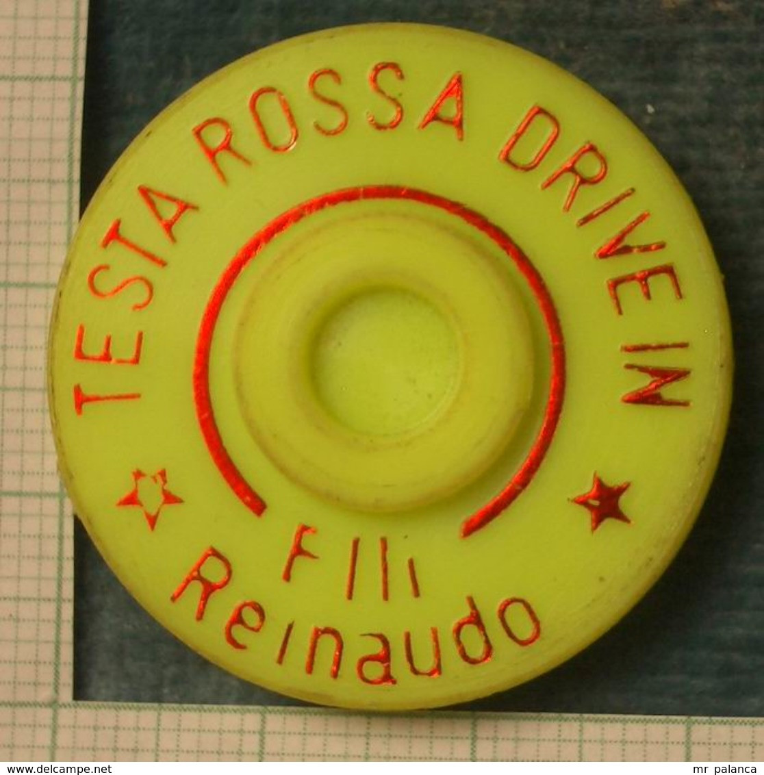 M_p> Gettone Per Autoscontro Con Scritta " TESTA ROSSA DRIVE IN " In Plastica , Altro Lato Neutro E Senza Scritte - Altri & Non Classificati