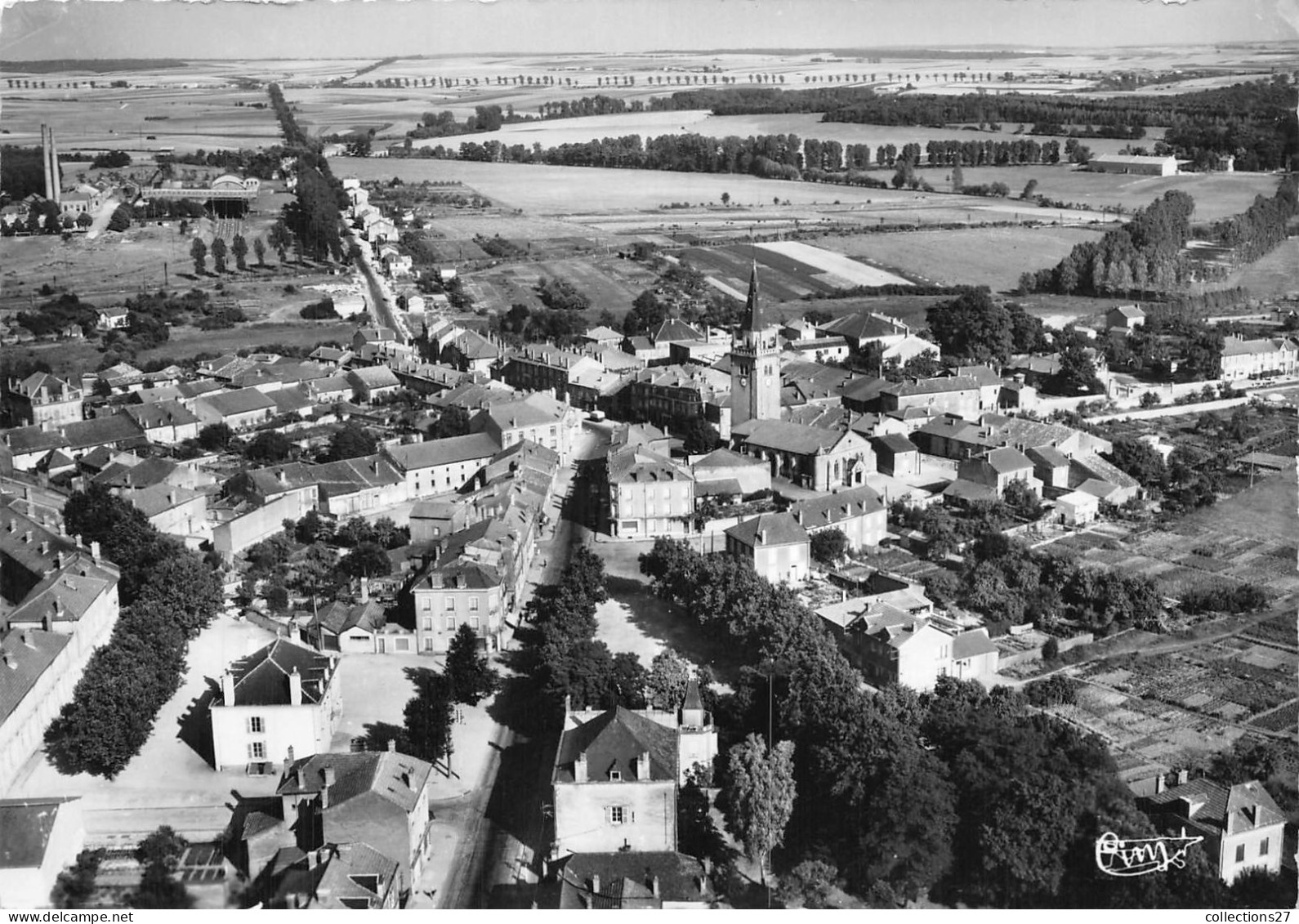 54-JARNY- VUE AERIENNE EGLISE , MAIRIE ET RUE GAMBETTA - Jarny