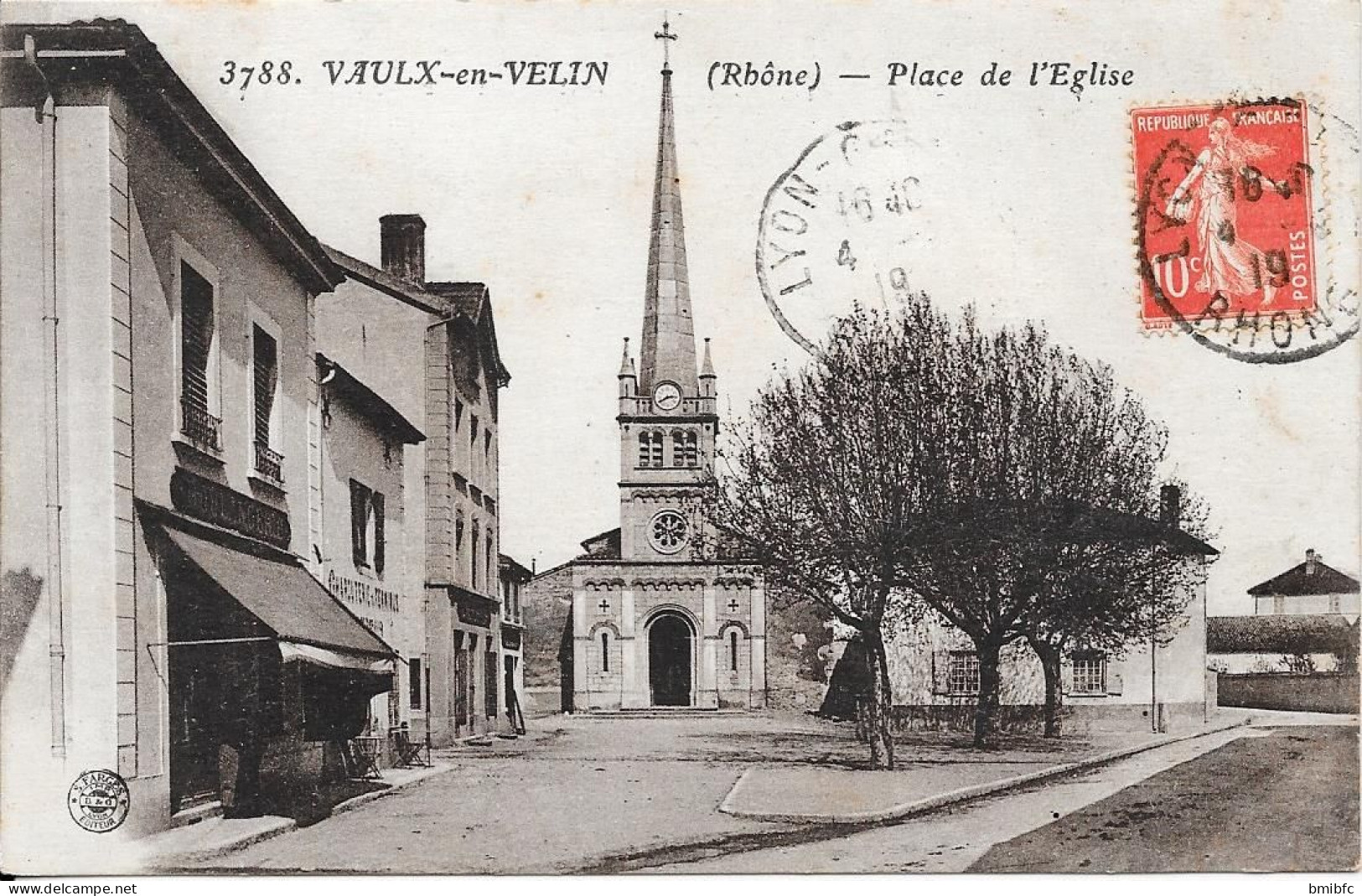 VAULX En VELIN - Place De L'Eglise - Vaux-en-Velin