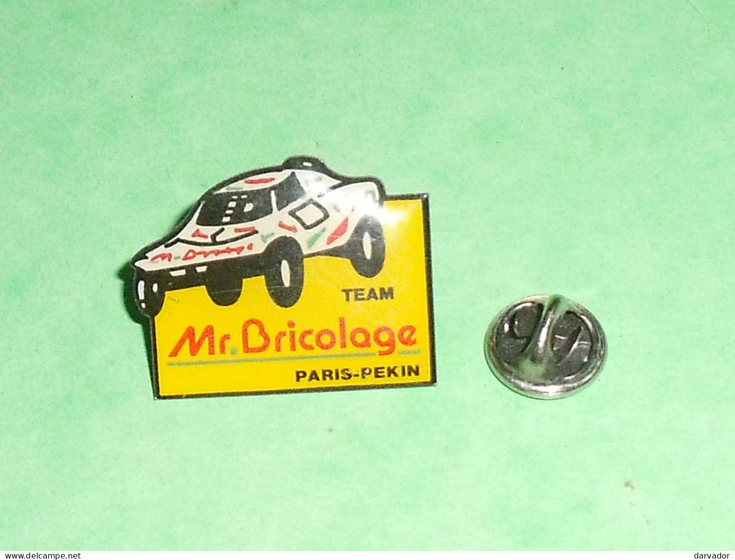 TB6E / Pin's / Automobile / FI :  : Voiture , Paris Pekin , Mr Bricolage          ( état ,voir Scan ) - Car Racing - F1