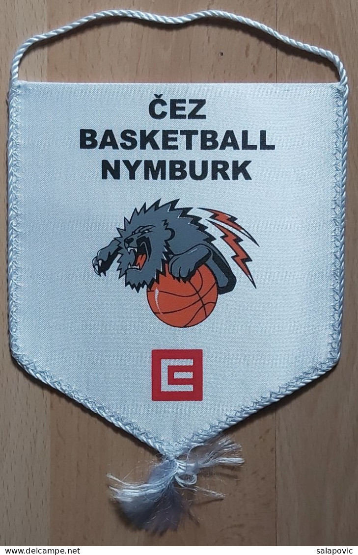 ČEZ Basketball Nymburk Czech Republic Basketball Club PENNANT, SPORTS FLAG ZS 4/14 - Kleding, Souvenirs & Andere