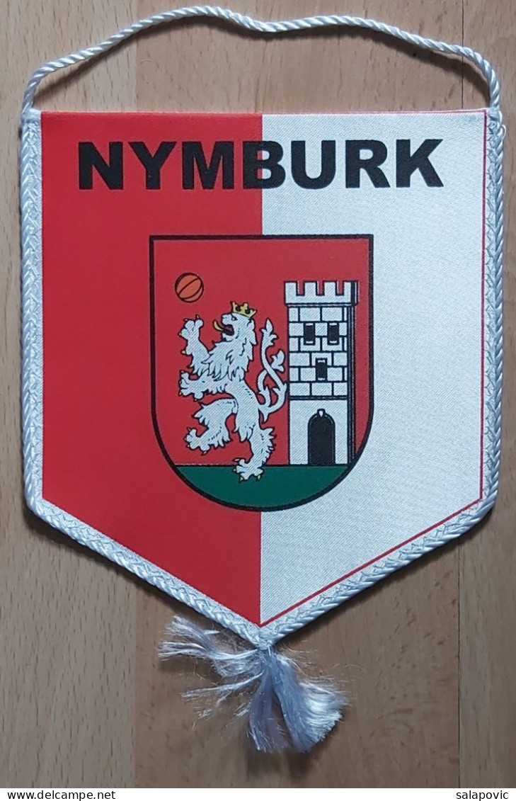 ČEZ Basketball Nymburk Czech Republic Basketball Club PENNANT, SPORTS FLAG ZS 4/14 - Kleding, Souvenirs & Andere