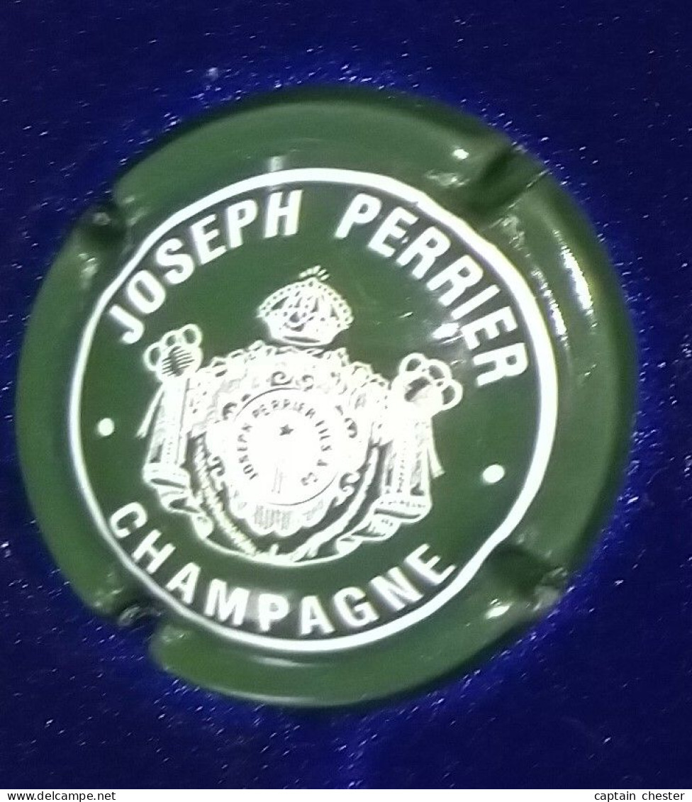 PLAQUE DE MUSELET DE CHAMPAGNE " JOSEPH PERRIER VERT ET BLANC " - Germain