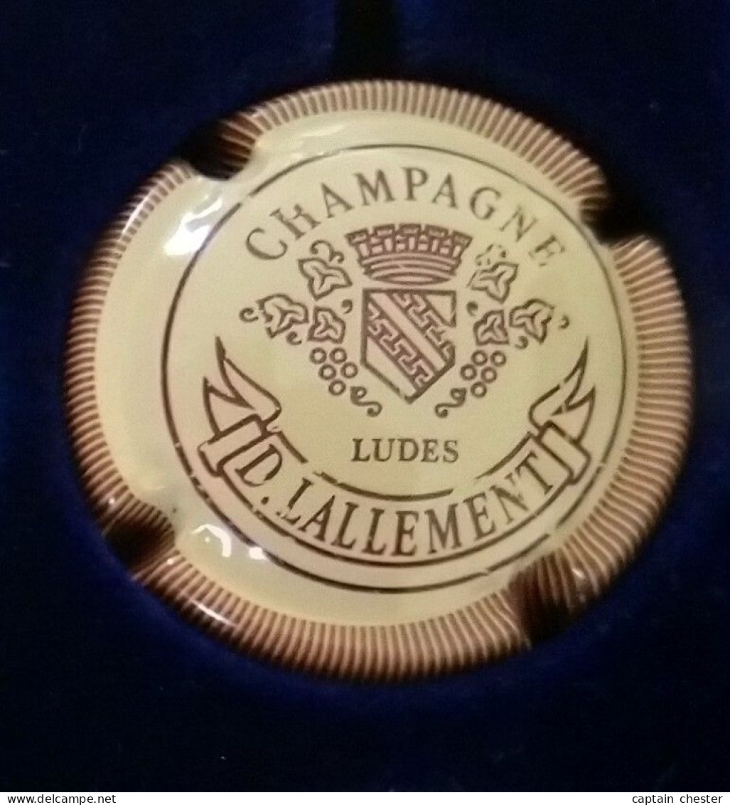 PLAQUE DE MUSELET DE CHAMPAGNE " D. LALLEMENT STRIEE " - Germain