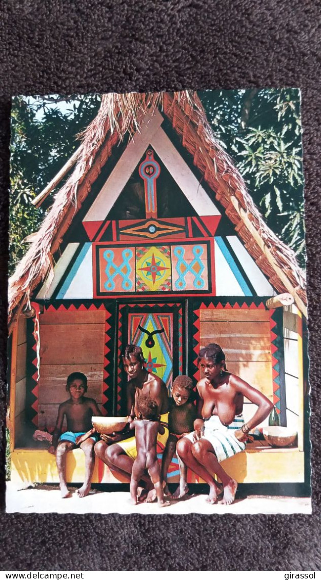 CPSM SURINAM SURINAME NIEW AMSTERDAM HABITAT TYPIQUE FAMILLE FEMME AUX SEINS NUS ETHNIQUE ET CULTURE - Amérique