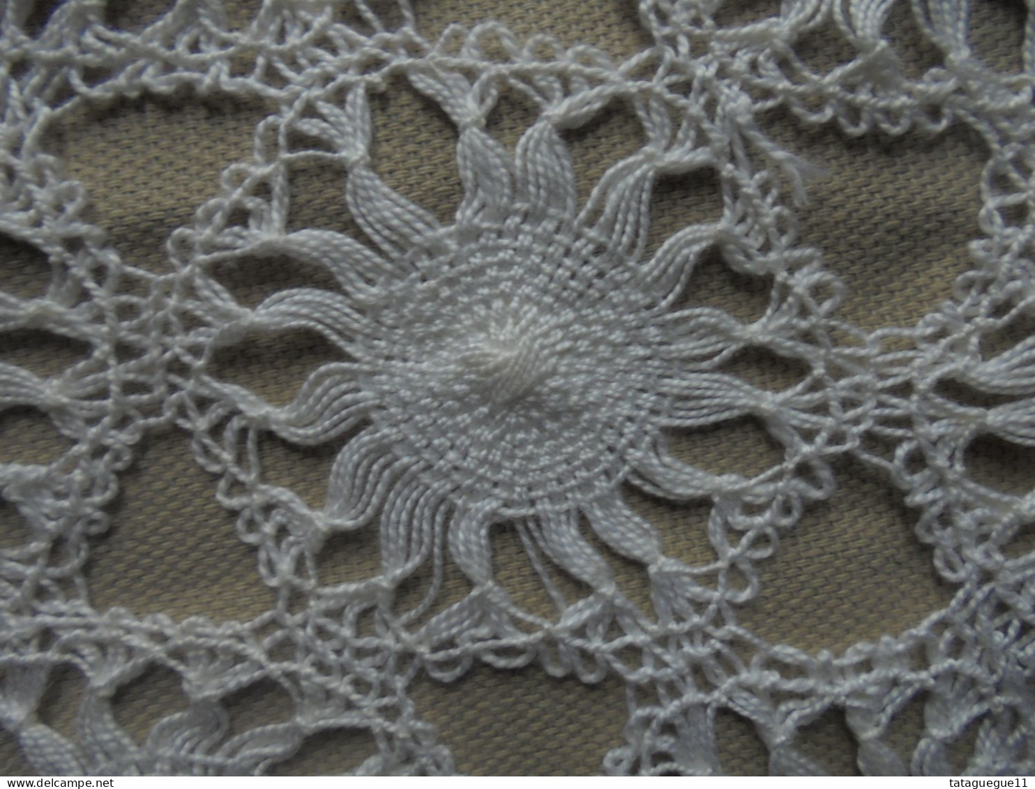 Vintage - Petit Napperon En Broderie Ajourée Fil De Coton Blanc - Encajes Y Tejidos