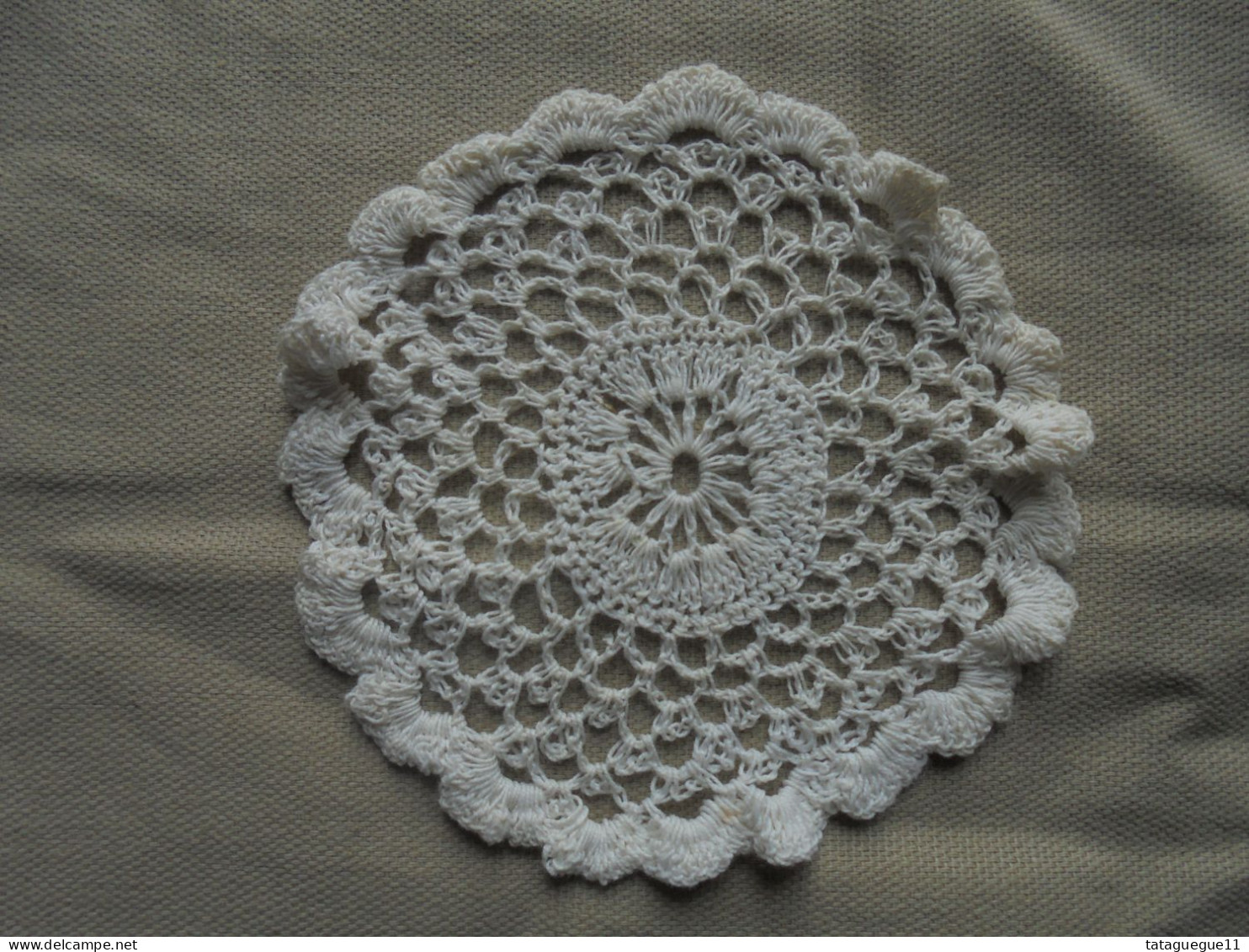 Vintage - Mini Napperon En Broderie Ajourée Fil De Coton écru Diamètre 10 Cm - Dentelles Et Tissus