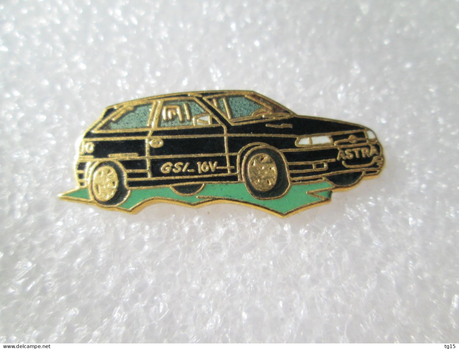 PIN'S    OPEL ASTRA GSI 16 V  Email Grand Feu DEMONS ET MERVEILLES - Opel