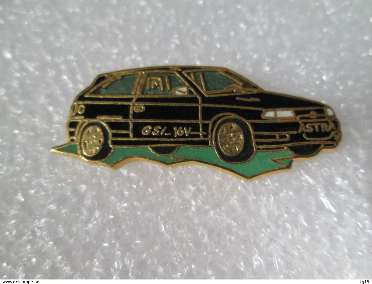 PIN'S    OPEL ASTRA GSI 16 V  Email Grand Feu DEMONS ET MERVEILLES - Opel