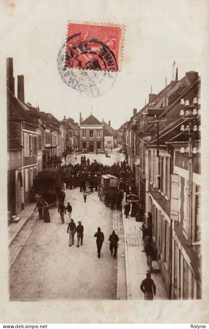 Ligny Le Châtel - Carte Photo - Fête Rassemblement Dans La Grande Rue - 1909 - BATTREAU Débitant - Ligny Le Chatel