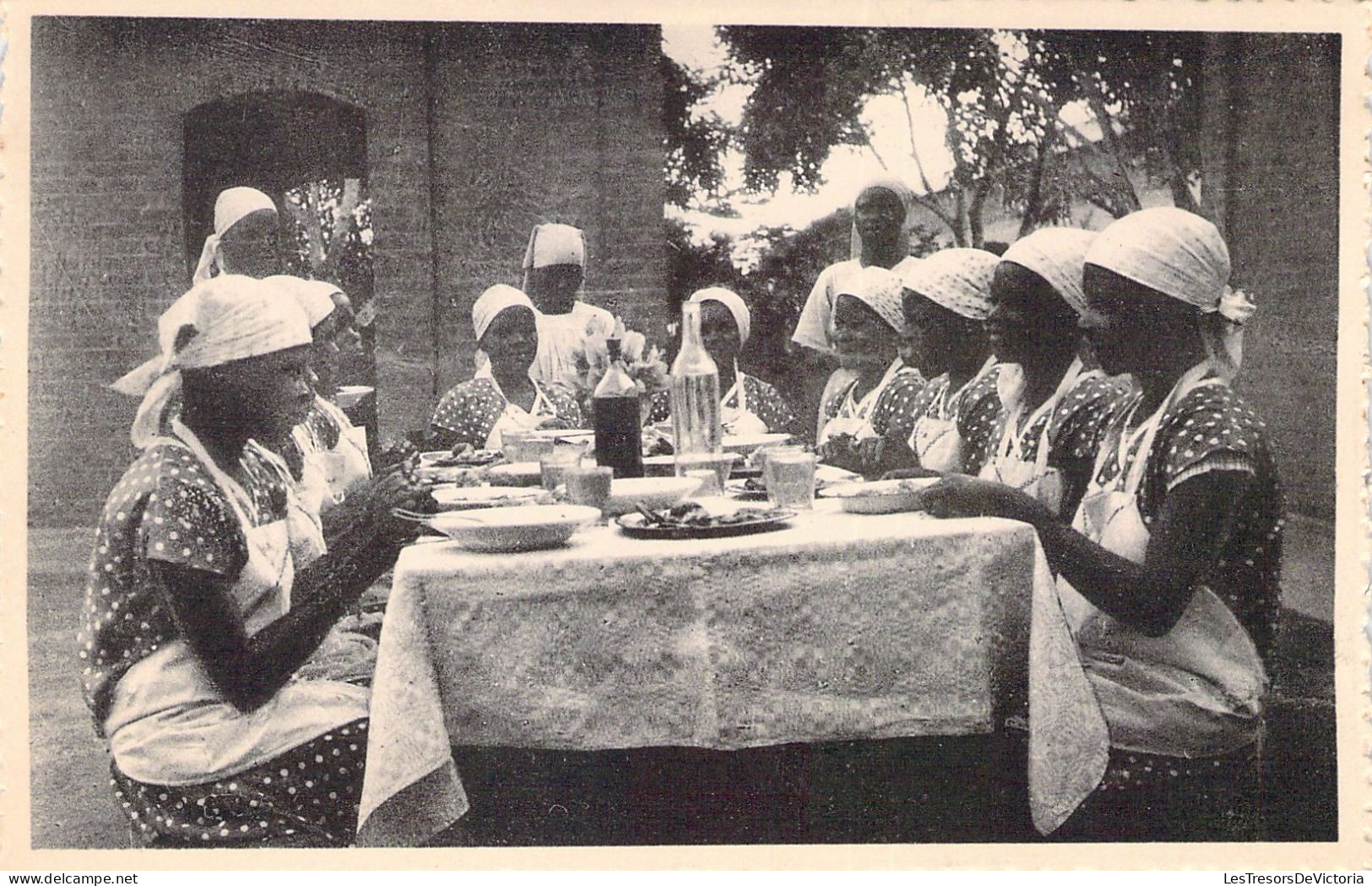 CONGO BELGE - Missions Des Filles De Marie De Pesches - Mangembo - L'école Normale Au Dîner - Carte Postale Ancienne - Belgisch-Congo