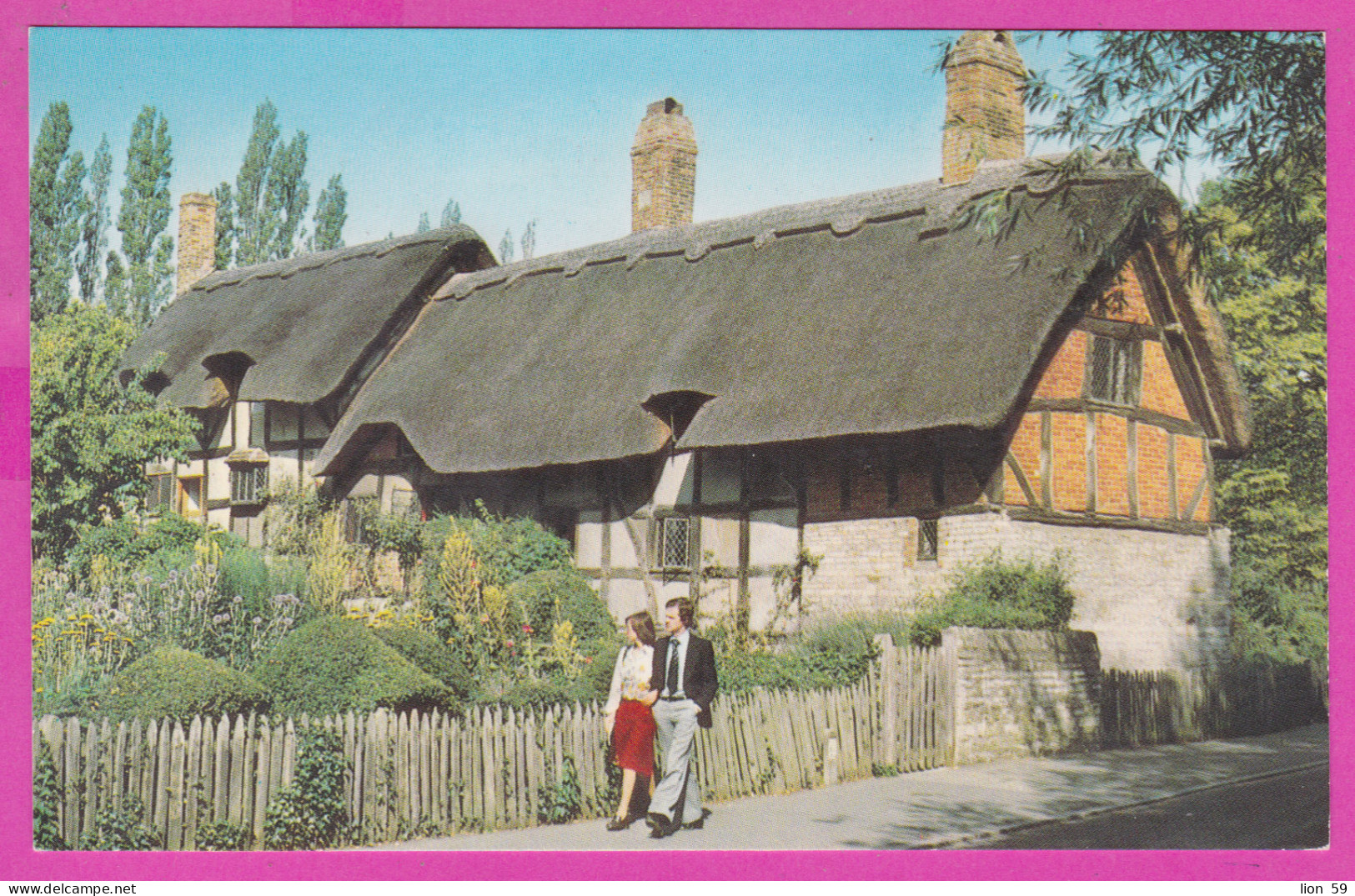 289875 / United Kingdom - Stratford-upon-Avon - Anne Hathaway's Cottage , Shottery Couple Man Woman PC Great Britain - Stratford Upon Avon