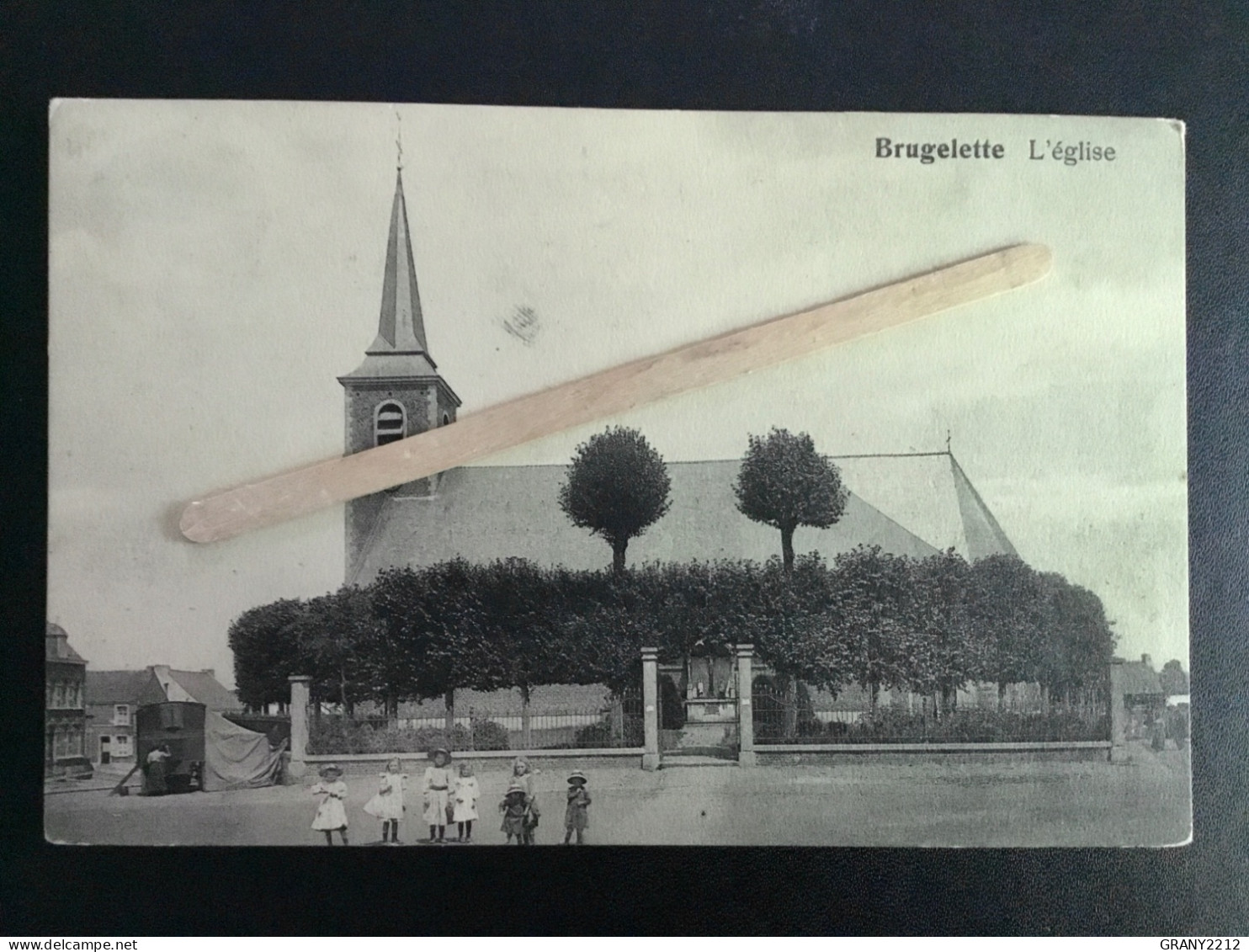 BRUGELETTE «  L’ÉGLISE 1918 » PANORAMA,ANIMÉE,GROUPE ENFANTS,ROULOTTE. - Brugelette