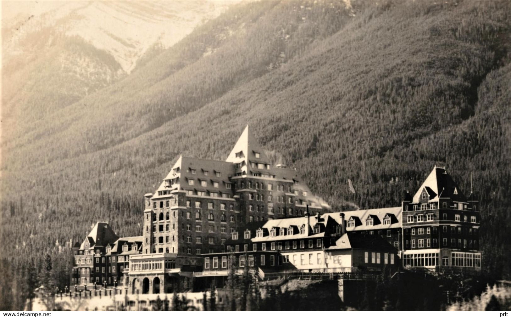 Fairmont Banff Springs Hotel, Canadian Pacific Railway Hotel 1920s Unused Photo Postcard. Publisher Noble, Banff - Banff