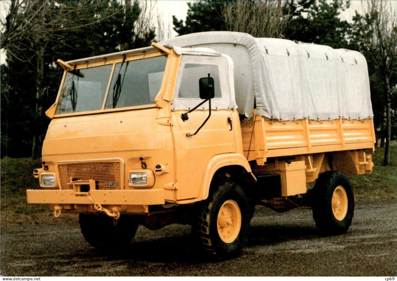 Carte Postale Moderne Camion Saviem Type TP3 MB 4 X 4 Année 1975 ... Camiónトラック Véhicule Veicolo 车辆 Vehículo 車両 - Vrachtwagens En LGV